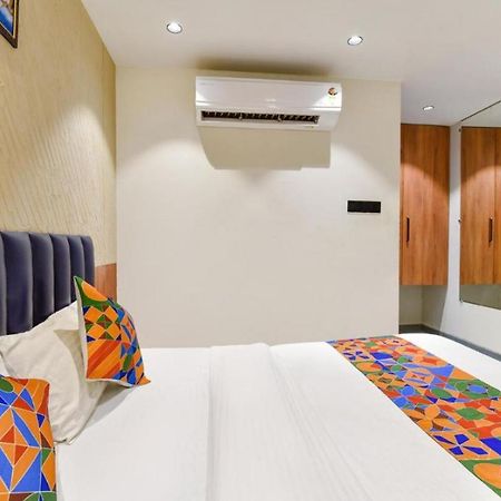 Hotel Solitaire Tower - Top Rated Area- In House Parking Vrindāvan Dış mekan fotoğraf