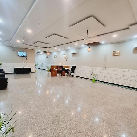 Hotel Solitaire Tower - Top Rated Area- In House Parking Vrindāvan Dış mekan fotoğraf